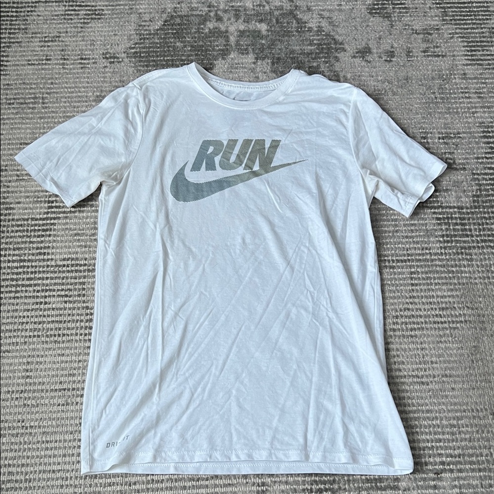 Nike Men's White and Gray Graphic Tee